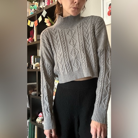 Chunky Knit Cropped Sweater - Picture 2 of 9